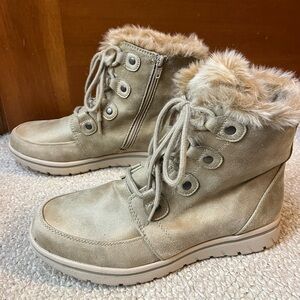 Cliffs by White Mountain Holly ankle boot

Womens size 10